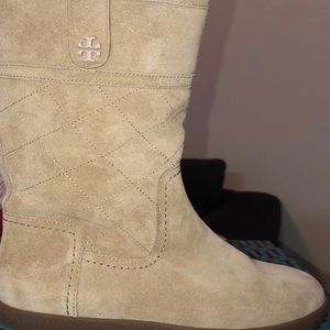 BEUTIFUL TORY BURCH SUEDE BOOTS